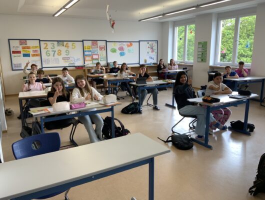 Schüler und Schülerinnen beim Vortrag "Sicher im Netz"